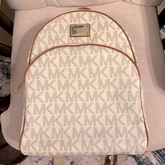 Michael Kors Cream and brown zip backpack - Picture 5 of 12